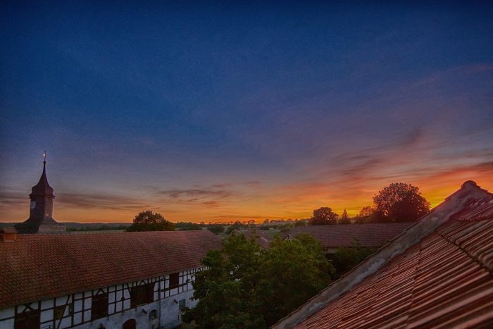 Sonnenuntergang auf den Dächern in Drößnitz