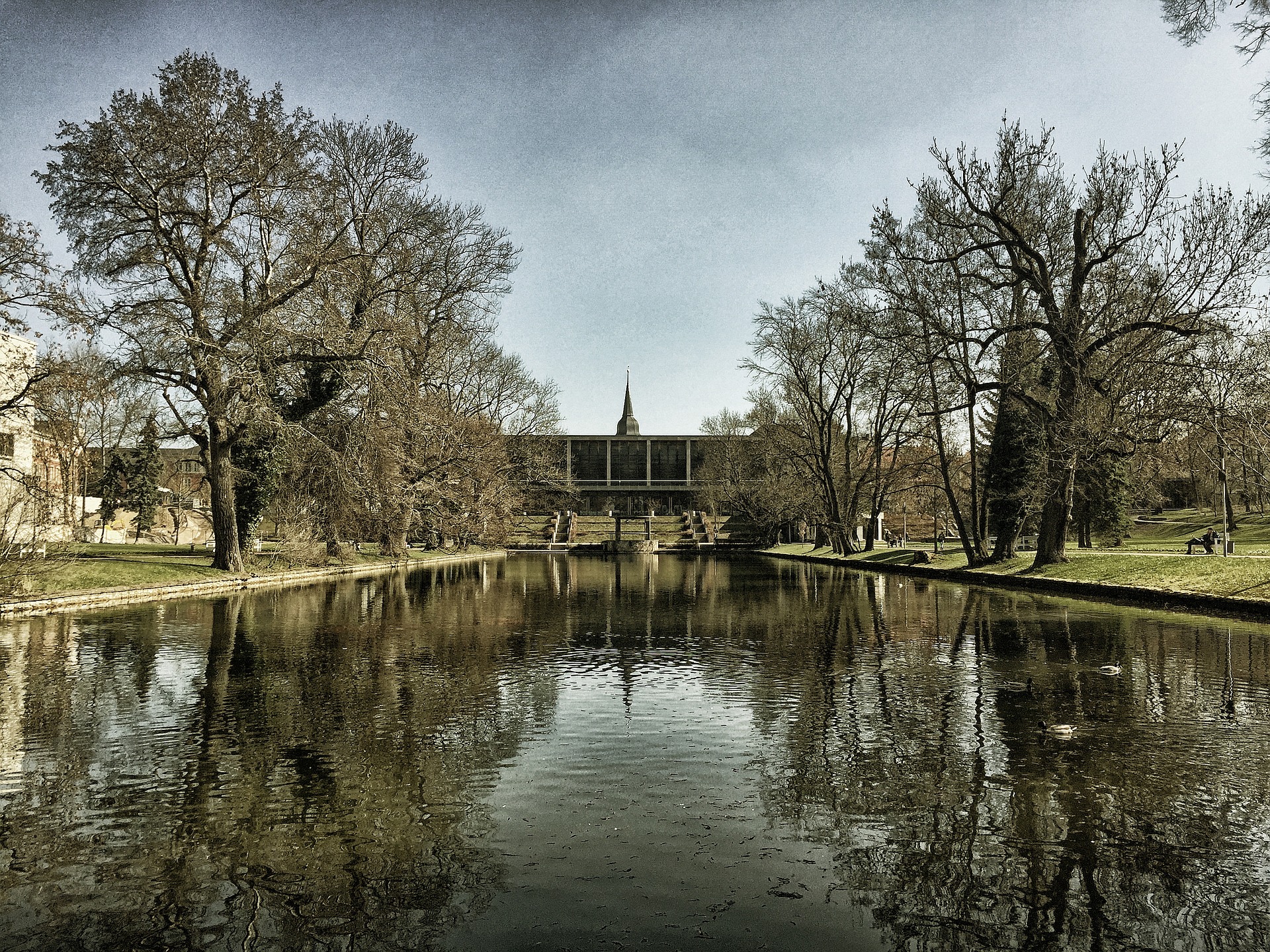 Weimarhalle, Park im Frühling